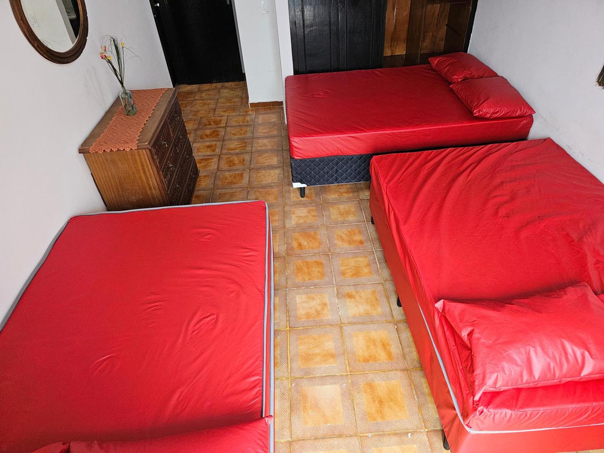 Casa Maravilhosa E Ampla Pe Na Areia Com Piscina, Area Gourmet Com Churrasqueira Em Deck Coberto Frente A Piscina, 4 Quartos Confortaveis E Espacosos, Sendo 2 Suites, Cozinha Americana E Sala De Jantar, Ampla Garagem Para 6 Carros - Mercado Na Rua Da Praia Grande  Exterior foto