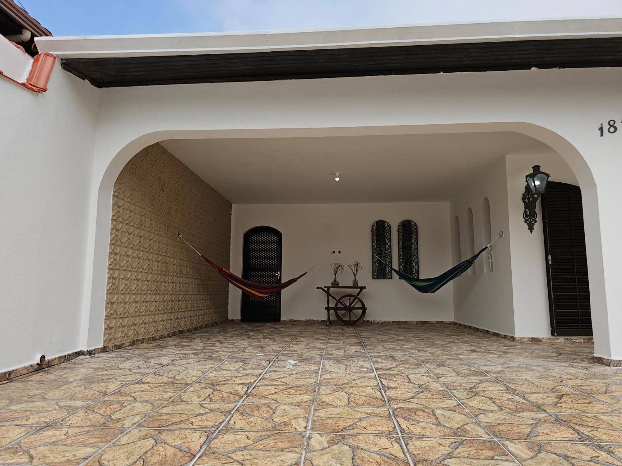 Casa Maravilhosa E Ampla Pe Na Areia Com Piscina, Area Gourmet Com Churrasqueira Em Deck Coberto Frente A Piscina, 4 Quartos Confortaveis E Espacosos, Sendo 2 Suites, Cozinha Americana E Sala De Jantar, Ampla Garagem Para 6 Carros - Mercado Na Rua Da Praia Grande  Exterior foto