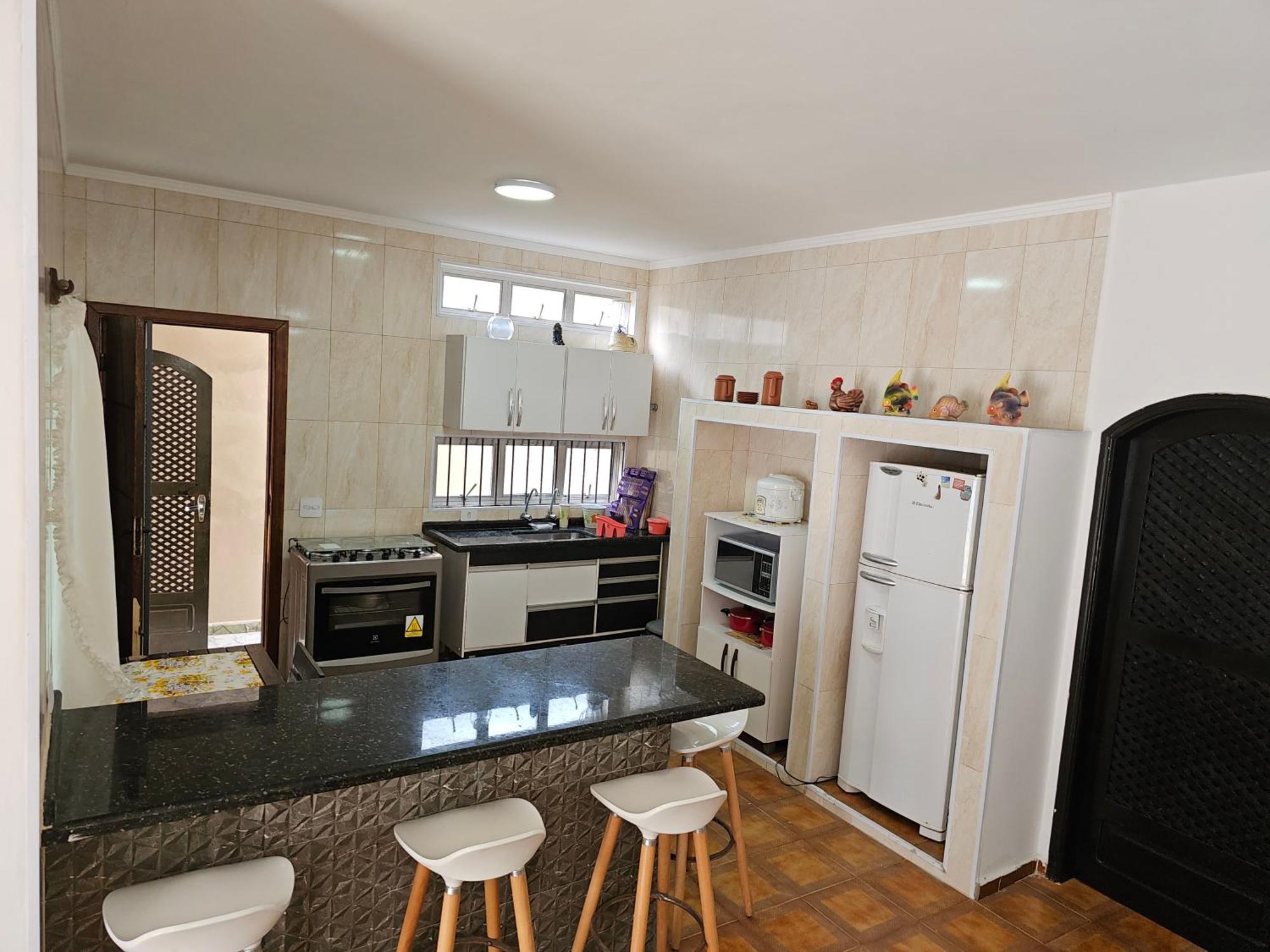 Casa Maravilhosa E Ampla Pe Na Areia Com Piscina, Area Gourmet Com Churrasqueira Em Deck Coberto Frente A Piscina, 4 Quartos Confortaveis E Espacosos, Sendo 2 Suites, Cozinha Americana E Sala De Jantar, Ampla Garagem Para 6 Carros - Mercado Na Rua Da Praia Grande  Exterior foto