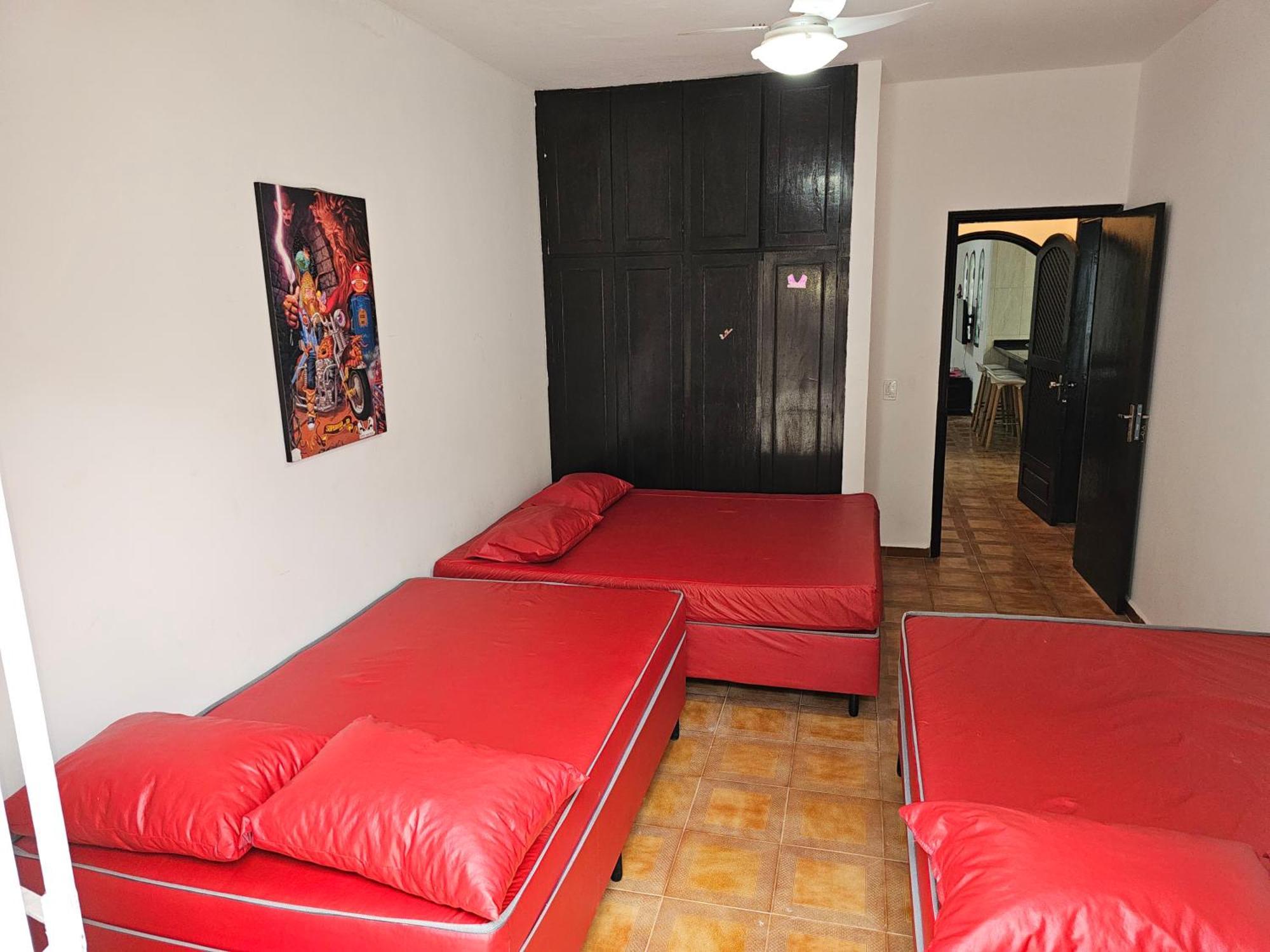 Casa Maravilhosa E Ampla Pe Na Areia Com Piscina, Area Gourmet Com Churrasqueira Em Deck Coberto Frente A Piscina, 4 Quartos Confortaveis E Espacosos, Sendo 2 Suites, Cozinha Americana E Sala De Jantar, Ampla Garagem Para 6 Carros - Mercado Na Rua Da Praia Grande  Exterior foto
