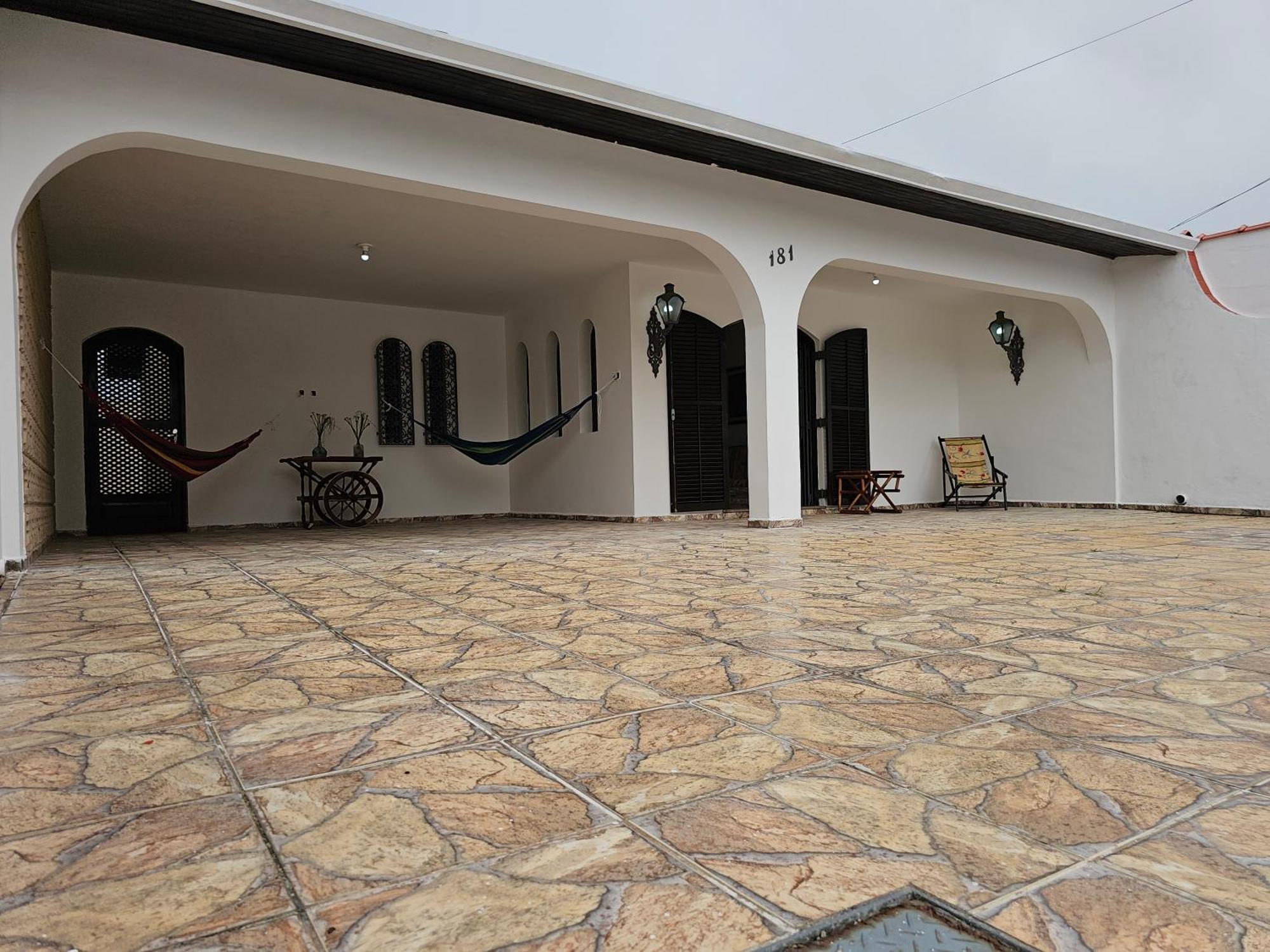 Casa Maravilhosa E Ampla Pe Na Areia Com Piscina, Area Gourmet Com Churrasqueira Em Deck Coberto Frente A Piscina, 4 Quartos Confortaveis E Espacosos, Sendo 2 Suites, Cozinha Americana E Sala De Jantar, Ampla Garagem Para 6 Carros - Mercado Na Rua Da Praia Grande  Exterior foto